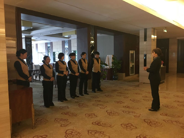 餐飲部提升服務(wù)質(zhì)量專題會議暨餐飲會展服務(wù)展示研討會總結(jié)